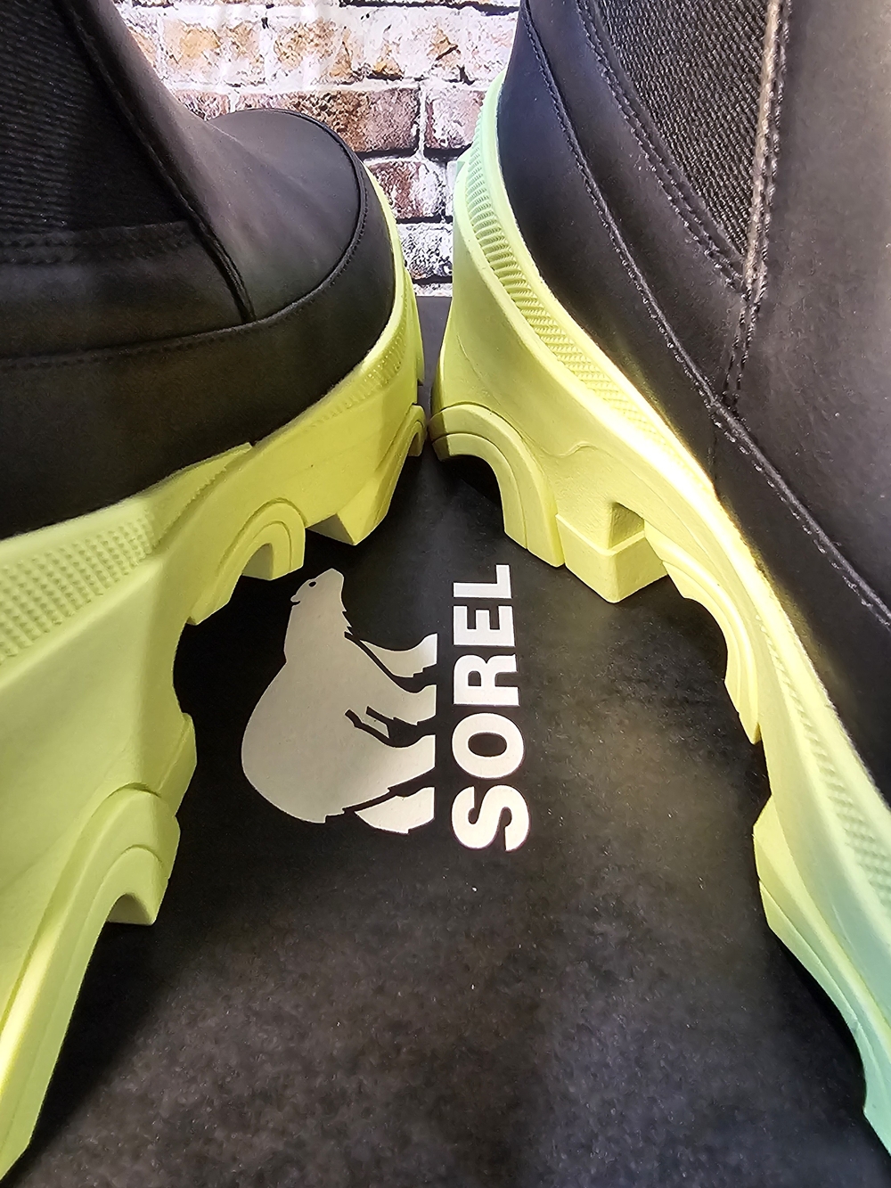 Sorel Brex Chelsea Waterproof Platform Boots Black Lime Green Women's Sz 10 NIB